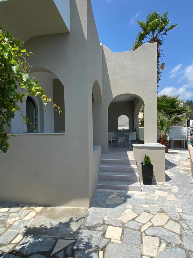 Beautiful House In Front Of The Sea Apartment Gazi Екстериор снимка